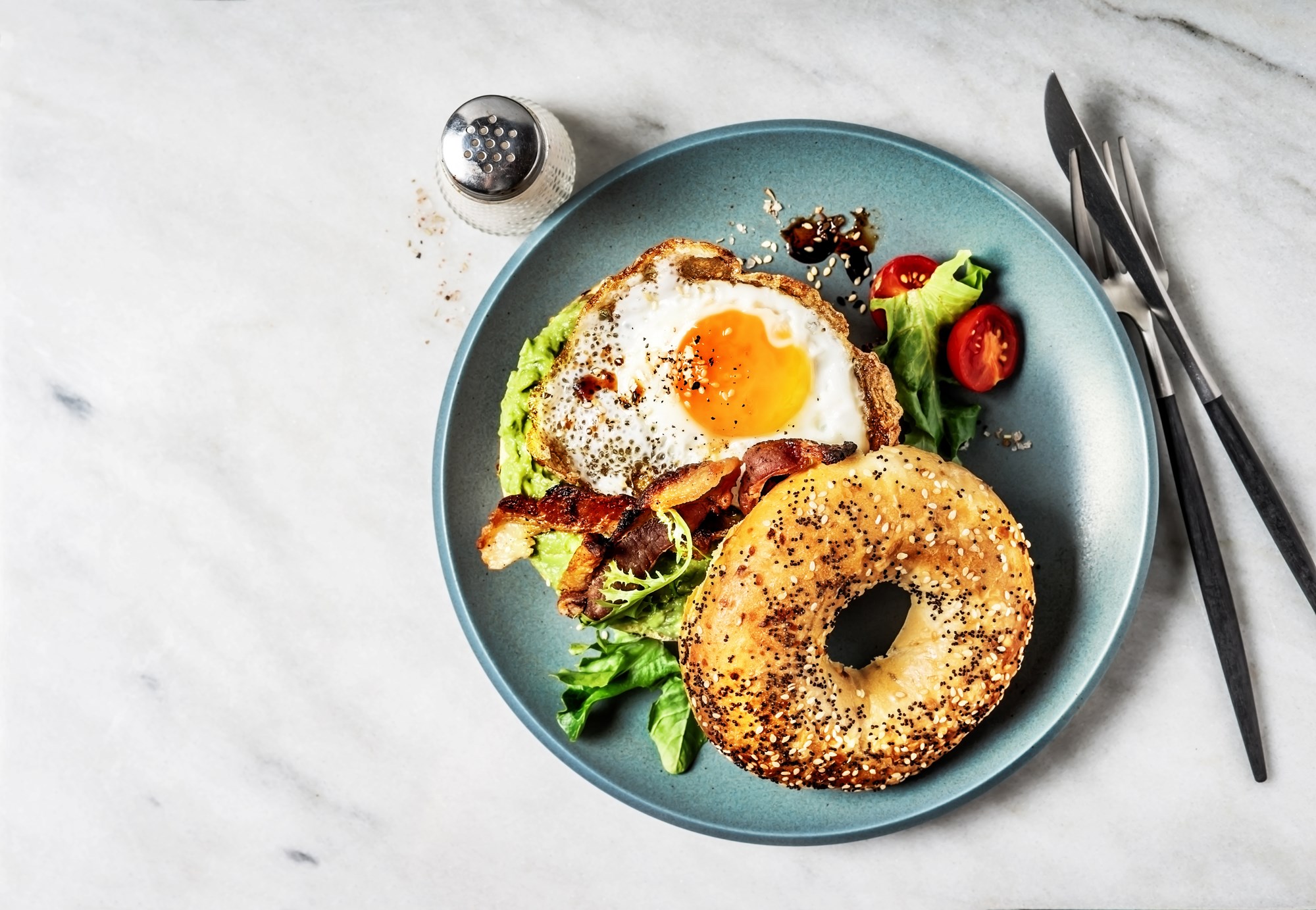 Frukosttallrik med bagel